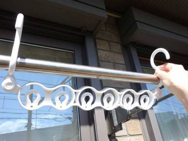 風で干した洗濯物がくっつく…　１００均のグッズで「もう吹っ飛ばない」