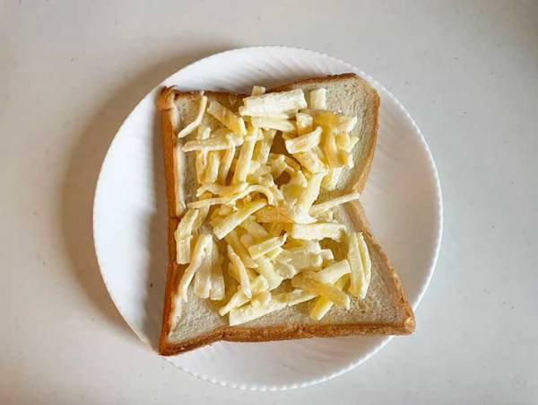 ピザ用チーズが全然伸びない！　アレを入れると…「ブチッと切れなくなった」