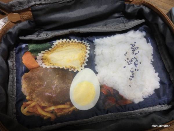 空の弁当にペンを入れる男性　まさかの真相に「二度見した」「マジかよ」