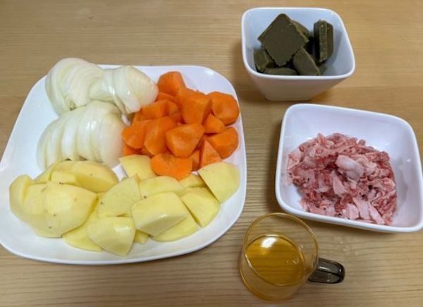 カレーの下ごしらえ、途中でアレを入れると？　思わぬ効果に「なんと！」「超うまそ」