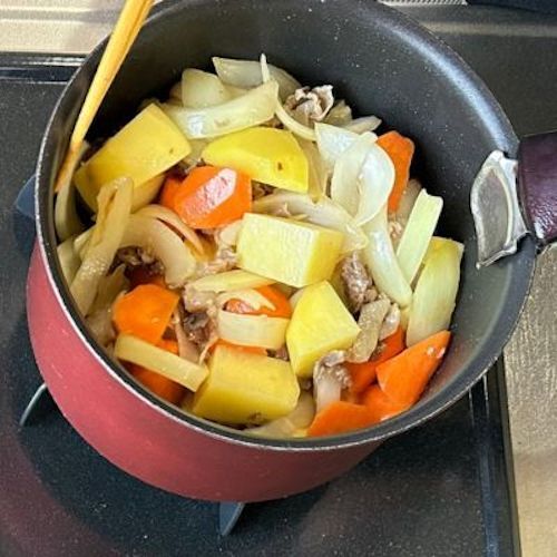 カレーの下ごしらえ、途中でアレを入れると？　思わぬ効果に「なんと！」「超うまそ」