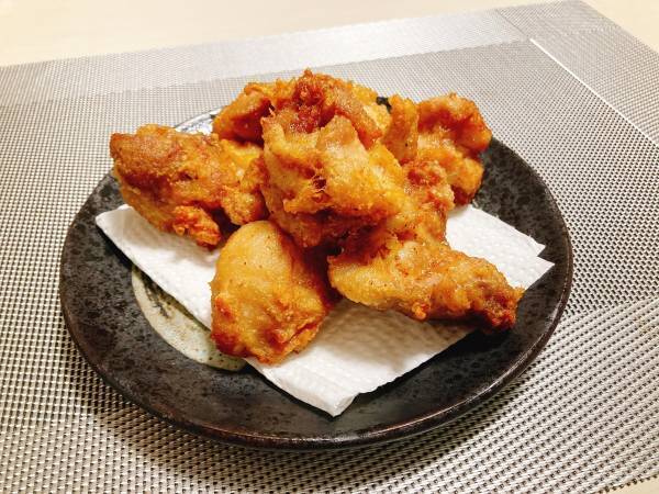から揚げの衣、使うのは片栗粉？　小麦粉？　仕上がりの違いに「一緒だと思ってた…」