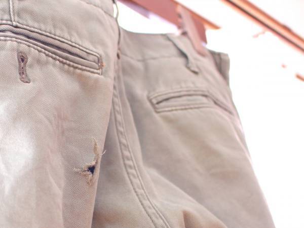 ズボンとネクタイで簡易リュックが完成！　警視庁公式Xの投稿に「これ、覚えておこう」