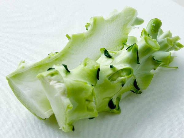 ブロッコリーの茎をうまく処理できない！　農家が教えるコツに「目からウロコ」