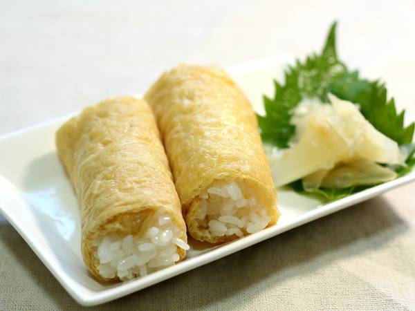 見た目がかわいい！　お花見にぴったりなおいしい『くるくるいなり弁当』の作り方