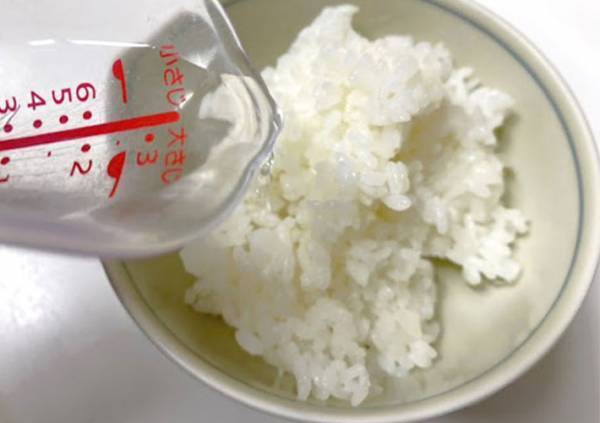 冷蔵保存したご飯　レンチン前にアレを混ぜると…「炊き立てかと思ったわ」