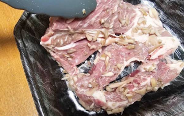 安いステーキ肉、そのまま焼いてる？　超柔らかくする方法に子供が大騒ぎ