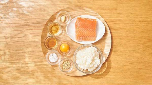 サーモンはこうする！　和えてご飯にのせるだけで「悶絶するほどおいしい」