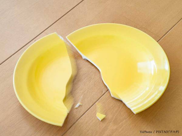 綿の軍手は使わないで！　割れたガラスを安全に処理するには？　「知らなかった」