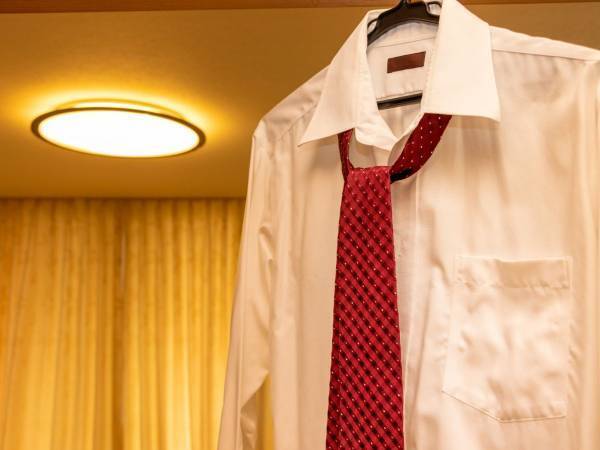 ネクタイの結び方、種類があるって知ってた？　企業が教えるシーン別ネクタイの結び方とは