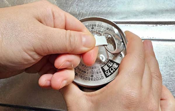 たまったレシートで？　アレを開ける驚きの方法に「意外と丈夫」「超便利」