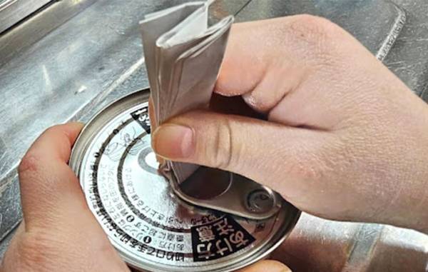 たまったレシートで？　アレを開ける驚きの方法に「意外と丈夫」「超便利」