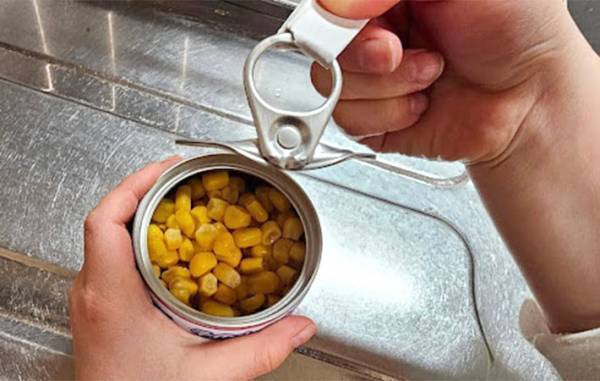 たまったレシートで？　アレを開ける驚きの方法に「意外と丈夫」「超便利」