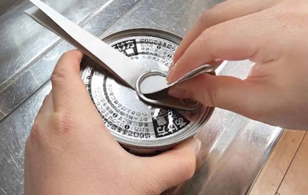 たまったレシートで？　アレを開ける驚きの方法に「意外と丈夫」「超便利」