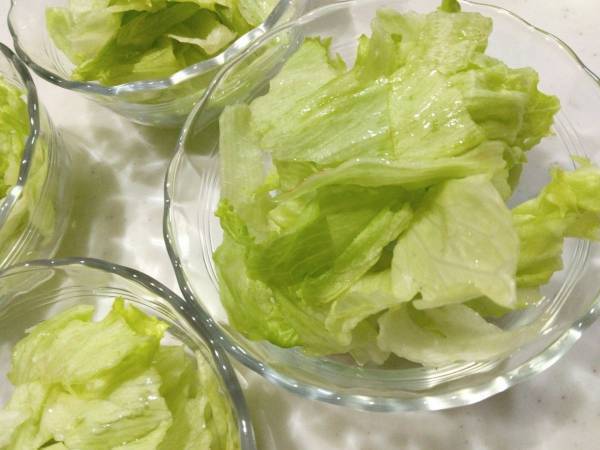 変色防止にも！　レタスを長持ちさせる『５０℃洗い』が必見な理由