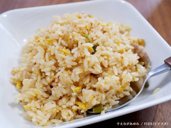冷凍チャーハンをレンチンする前に？　温めムラをなくす裏ワザに驚き！