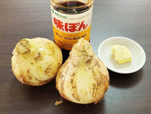 新玉ねぎを丸ごとレンジでチンするだけ！　味付けに使うのは…ミツカンのあの調味料
