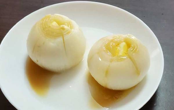 新玉ねぎを丸ごとレンジでチンするだけ！　味付けに使うのは…ミツカンのあの調味料