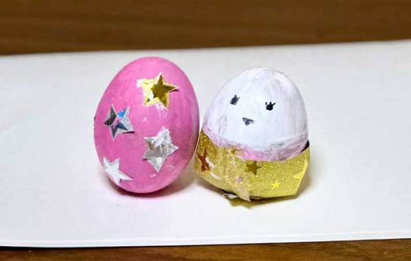 イースターエッグの作り方、知ってる？　企業が紹介する卵の中身を抜く方法