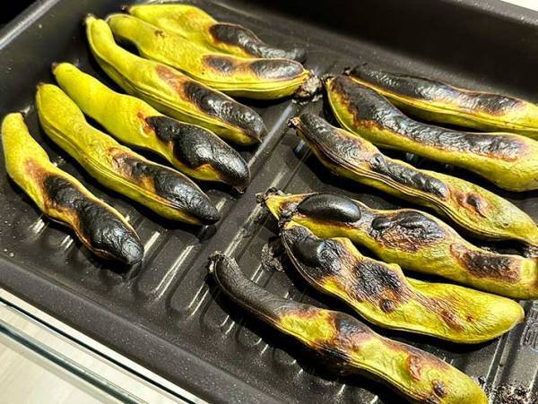 そら豆の調理は面倒？　全農がすすめる『焼きそら豆』に「その手があった」「おいしそう」