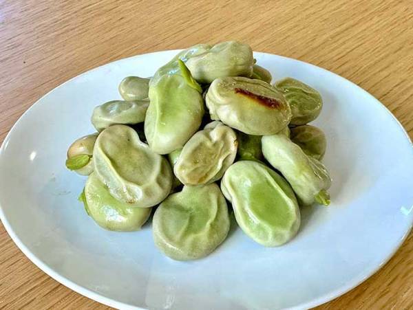 そら豆の調理は面倒？　全農がすすめる『焼きそら豆』に「その手があった」「おいしそう」