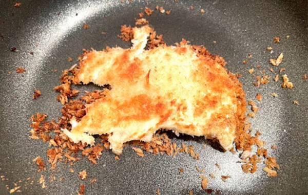 使うのはアレ！　目玉焼きの思わぬ食べ方に「新種だ」「これ人気出そう」