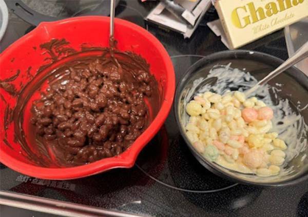 余ったひなあられをアレに混ぜてみたら？　簡単おやつに大変身！