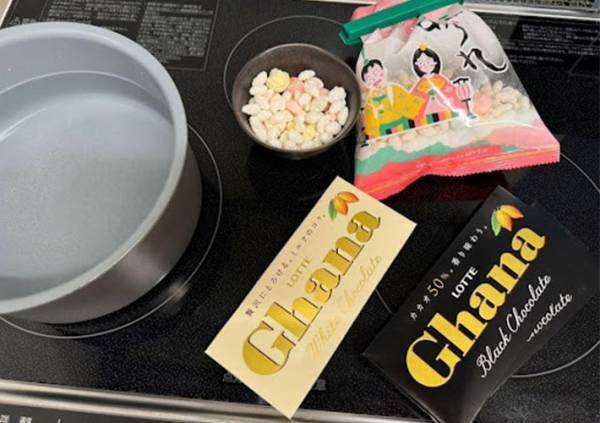 余ったひなあられをアレに混ぜてみたら？　簡単おやつに大変身！