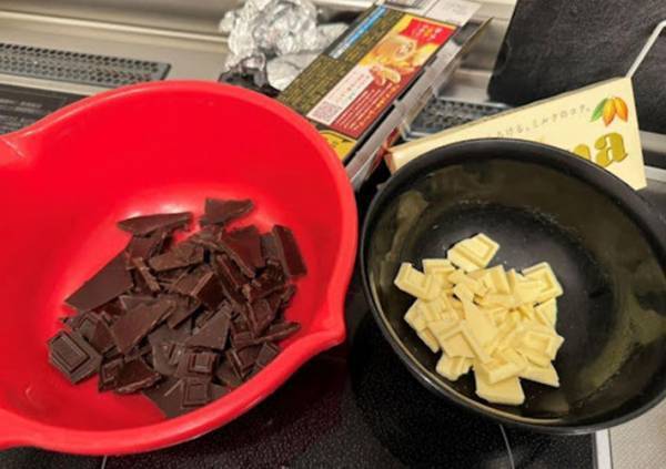 余ったひなあられをアレに混ぜてみたら？　簡単おやつに大変身！