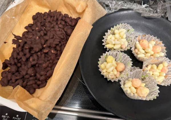 余ったひなあられをアレに混ぜてみたら？　簡単おやつに大変身！