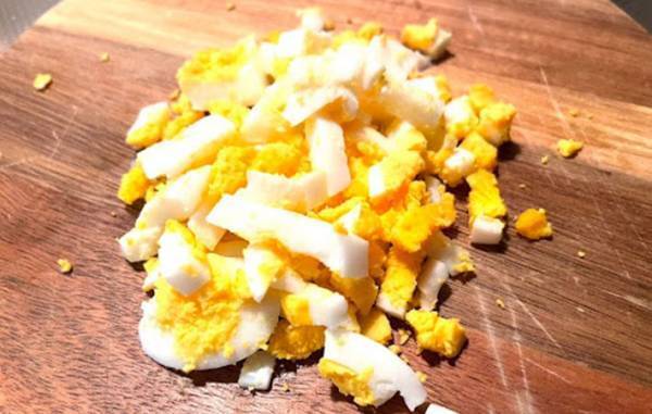 エッグカッター、台所に眠ってない？　意外な使い道に「包丁より切りやすい」