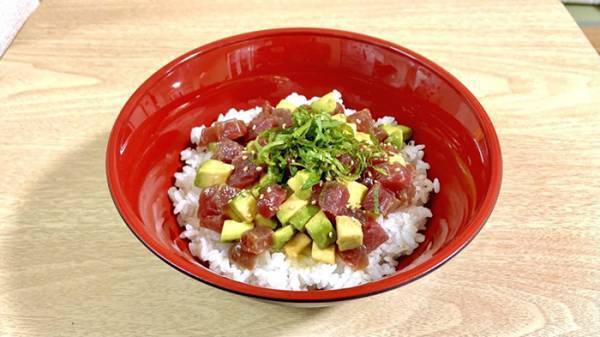 混ぜてご飯にのせるだけ！　シェフ太鼓判の絶品丼に「これ１００点」