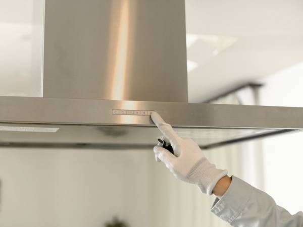 換気扇はつけっぱなしでもOK？　長い時間換気扇を回しておくことのメリットとは