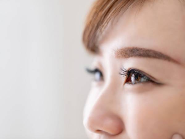 自分に合ったマツエク方法は？　上付けと下付けどちらがいい？