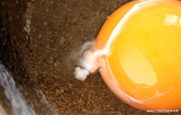 卵の白い物体は「取らずに食べて！」　養鶏場がそう呼びかけた理由が？