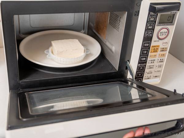 電子レンジの使用後、扉を閉める？閉めない？　NG理由に「いつも間違えてた…」