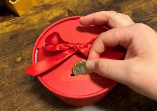 バレンタインにもらったチョコ　箱が超かわいくて捨てられないので…？