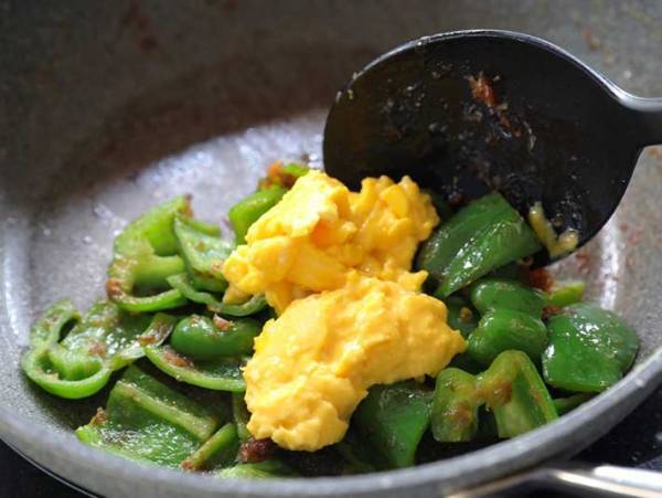 お弁当の一品にいかが？　１０分でできるピーマン料理に「見た目もきれい」