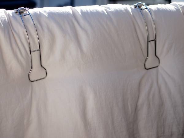 布団は「晴れた日」に「日陰干し」するのがベスト！　理由に「今日からそうする」