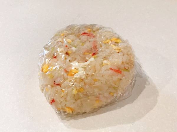 ポロポロしないチャーハンおにぎりの作り方　「すごい」「覚えておこう」
