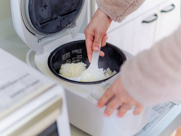 炊飯器の保温機能ってどのくらい電気代がかかるの？　企業の回答は…