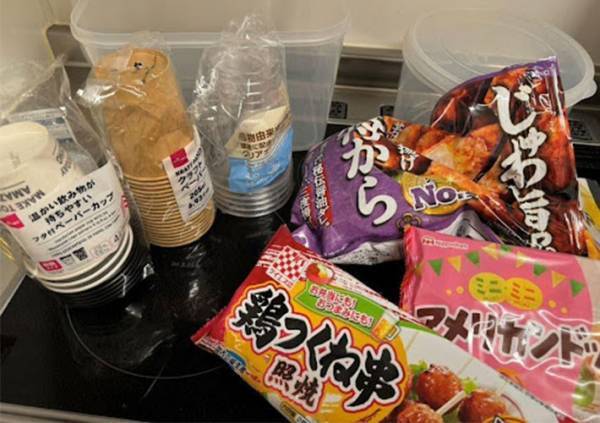 「すぐ置ける」「ケンカがなくなる」　紙コップ弁当が便利すぎるので作ってみた