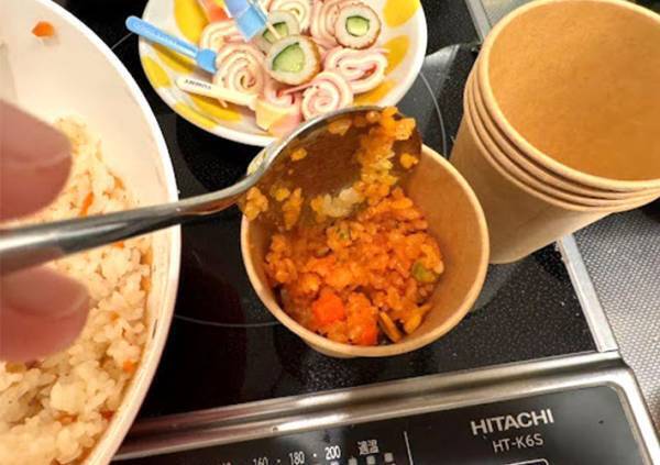 「すぐ置ける」「ケンカがなくなる」　紙コップ弁当が便利すぎるので作ってみた
