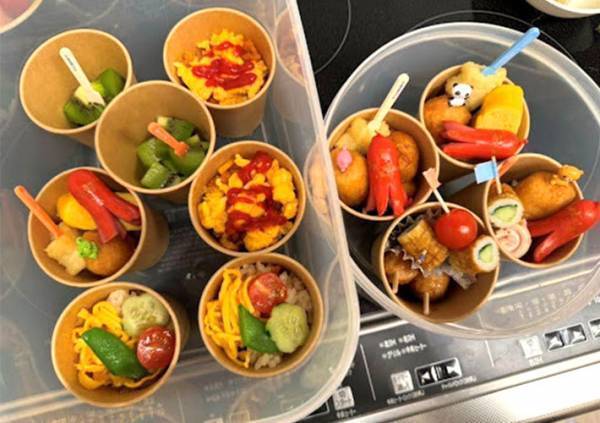 「すぐ置ける」「ケンカがなくなる」　紙コップ弁当が便利すぎるので作ってみた