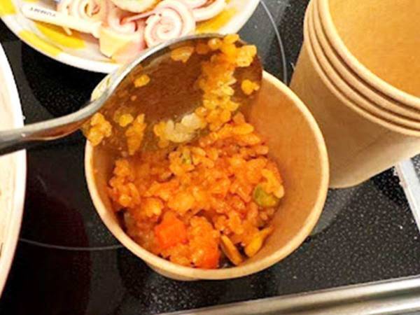 「すぐ置ける」「ケンカがなくなる」　紙コップ弁当が便利すぎるので作ってみた