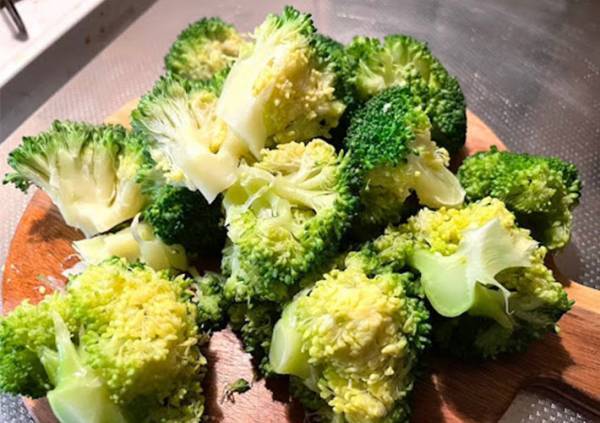 ブロッコリー、まだ鍋で茹でてる？　カゴメの方法に「時短すぎる」