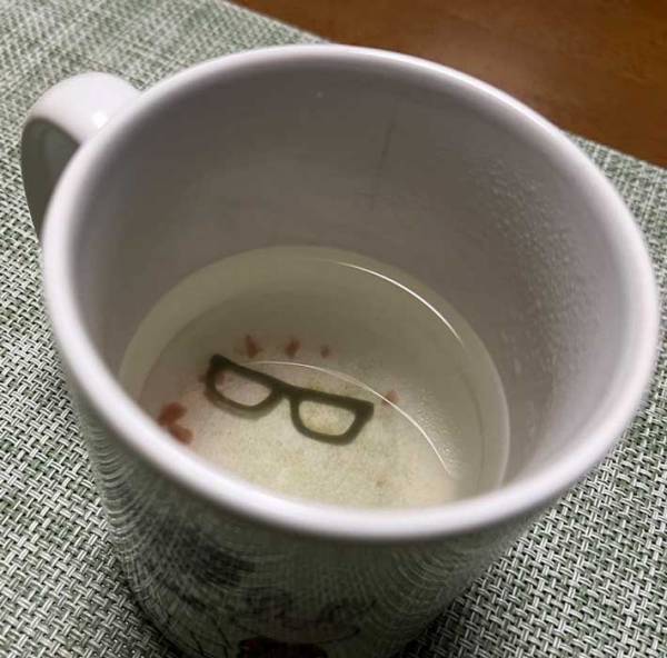 お土産でもらった梅こんぶ茶　湯を入れて３分後に「ついに我々の時代が…」