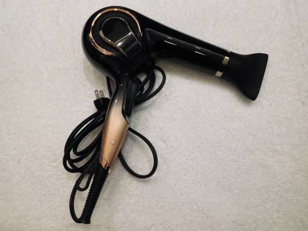 ドライヤーに電源コードを巻き付けるのはNG　企業の警告に「やっちゃってました…」