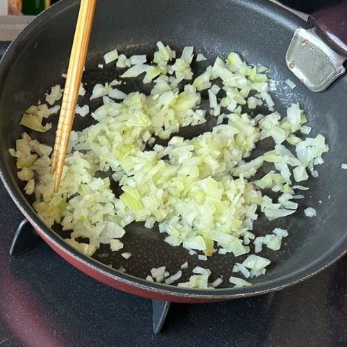 いつものハンバーグにアレを加えると…　「いつもよりジューシー」「うんま！」