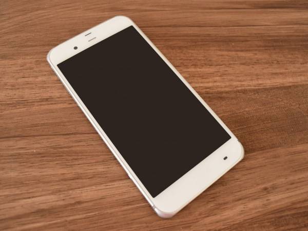 ダイソーの『スマホスタンド』が便利すぎ　「コレは知らなかった」「早速買う」